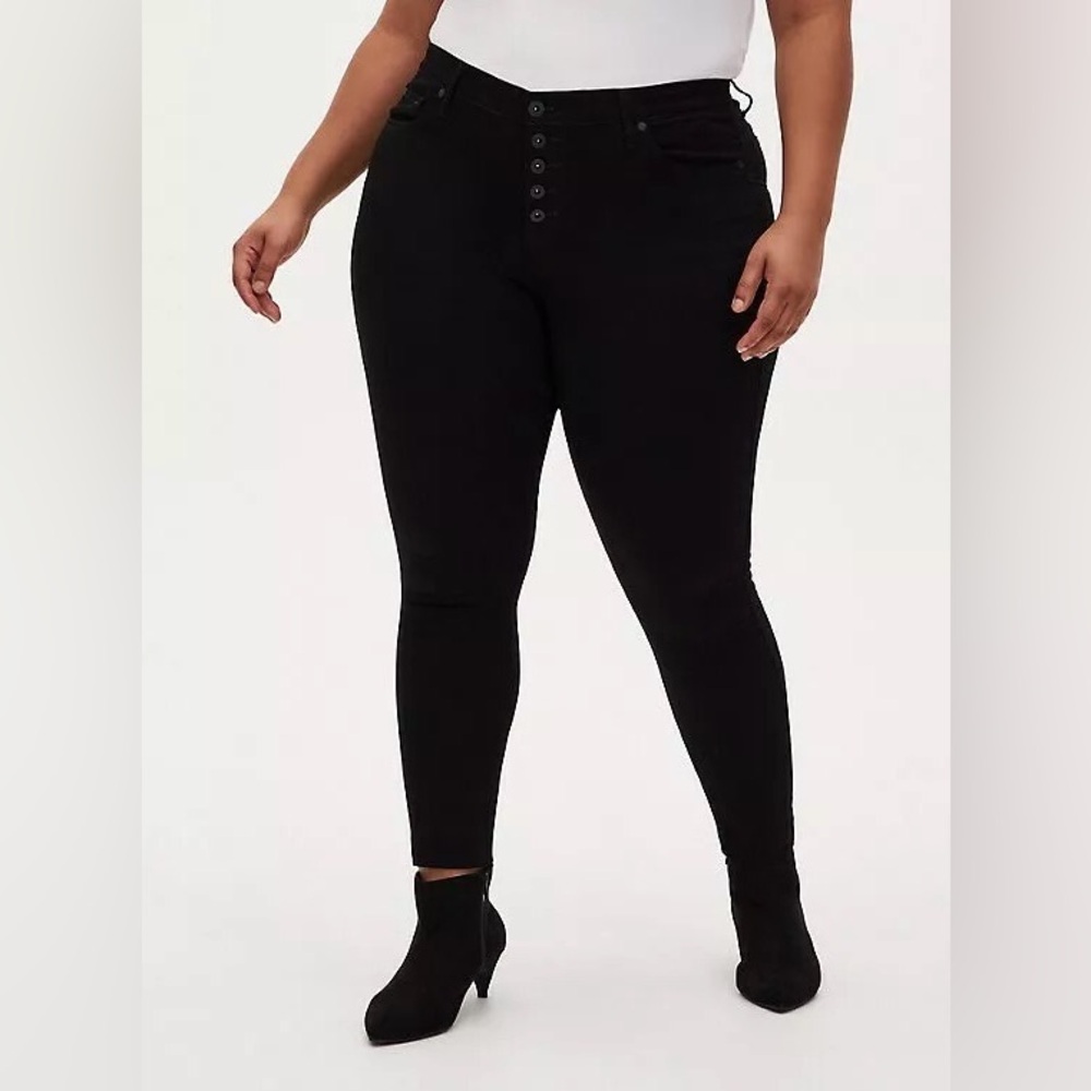 Torrid Bombshell Skinny Jeans with Button Fly (black) NWT